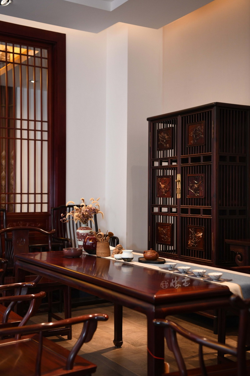 雅仕茶桌配官帽椅